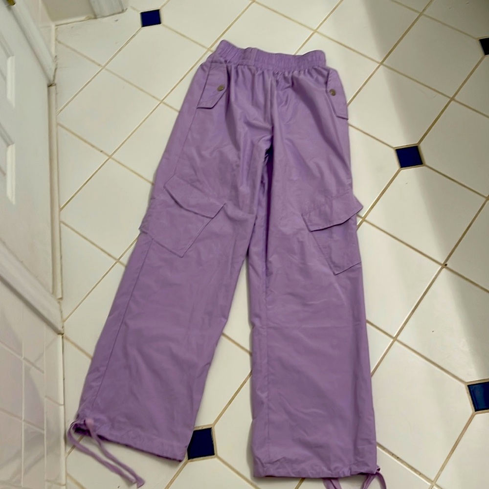 Purple two pockets on each leg drawstring at the bott loose fit